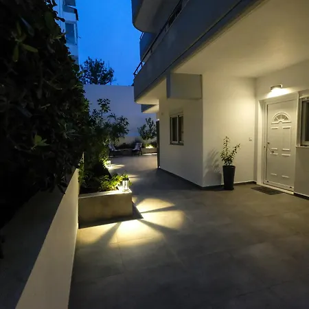 Rhodes Retreat: Modern Comfort In Serene Luxury Apartamento