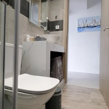 Apartamento Rhodes Retreat: Modern Comfort In Serene Luxury Rhodes City